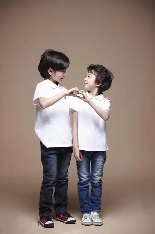 正面,纯洁,亚洲,服装,裤子,扭头,牛仔裤,休闲装,黄种人,相视,小孩