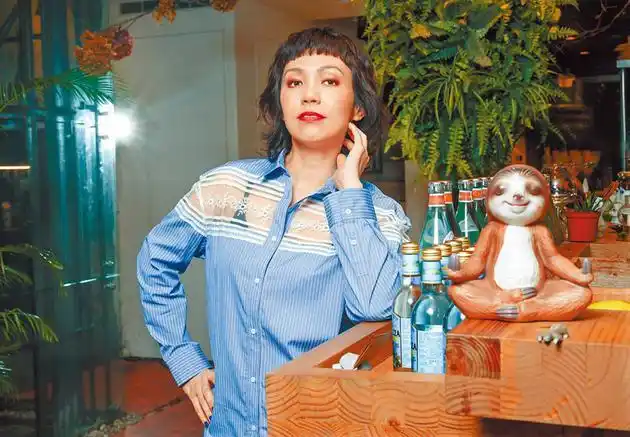 47岁陈洁仪离婚两年表达感情观:仍然向往浪漫爱