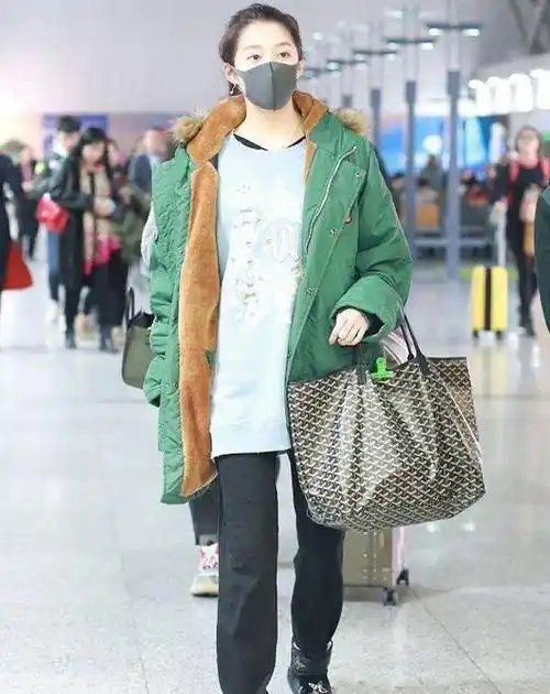 关晓彤与迪丽热巴的合影对比很明显_鹿晗_漂亮_小姑娘