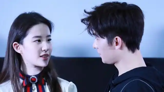 刘亦菲杨洋,白夜夫妇对视眼神杀