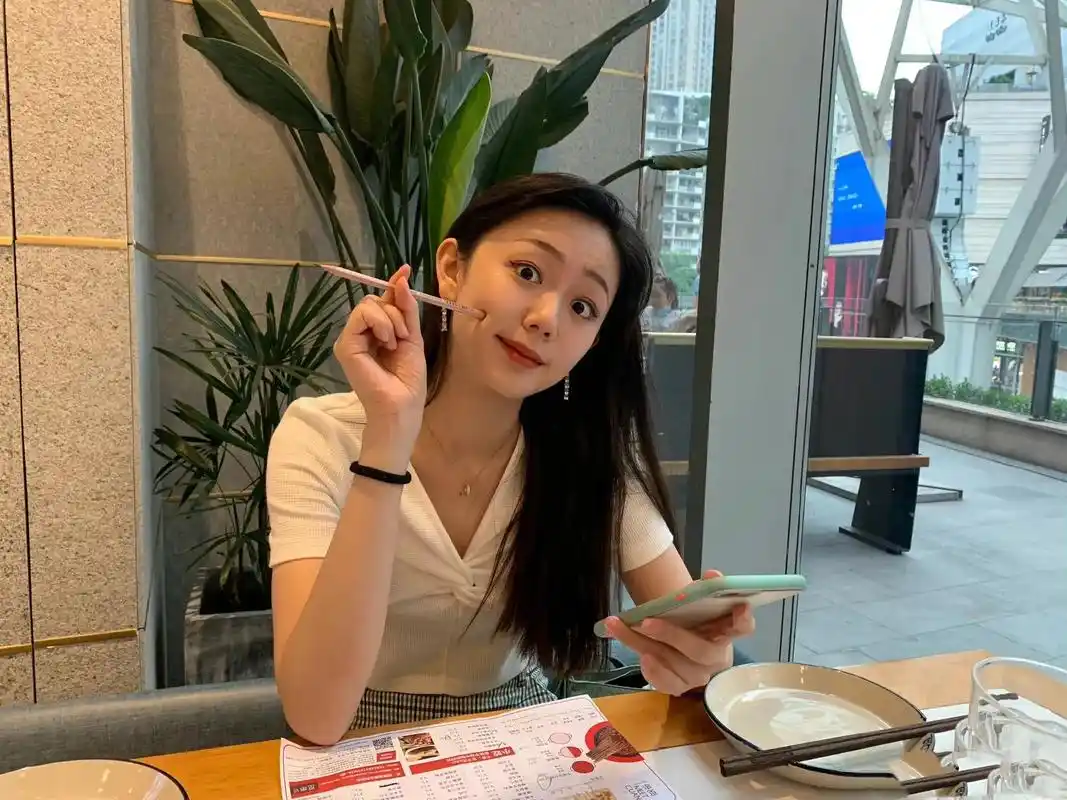 许嵩有女朋友了.