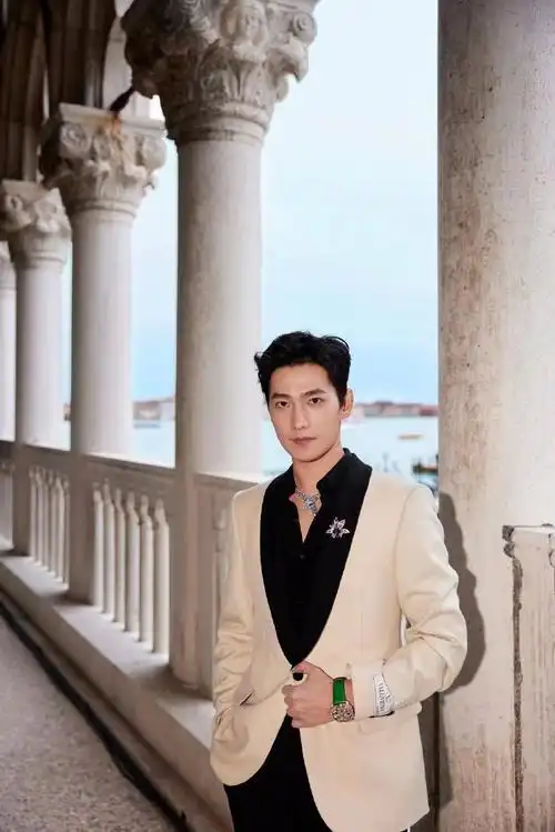 杨洋白西装好贵气##杨洋