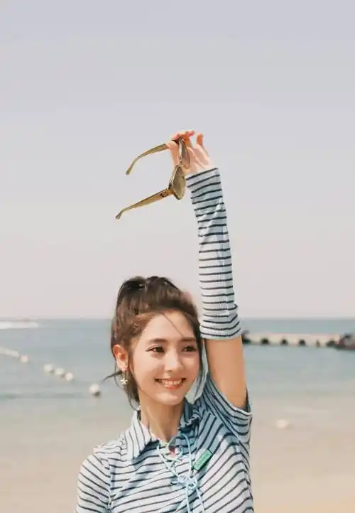 邢菲海滩烛火生日大片_蛋糕_少女_模样