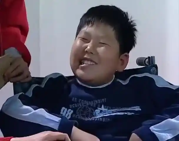 家有儿女:鼠标假装瘫痪,不想再练举重,谁料老爸反悔了!