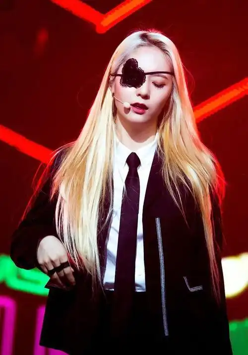 郑秀晶:舞台上的她非常认真,天生就是女神