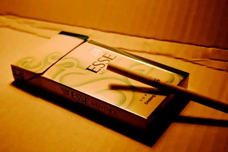 5-24 平常抽的烟-摄影365计划小组-好知网