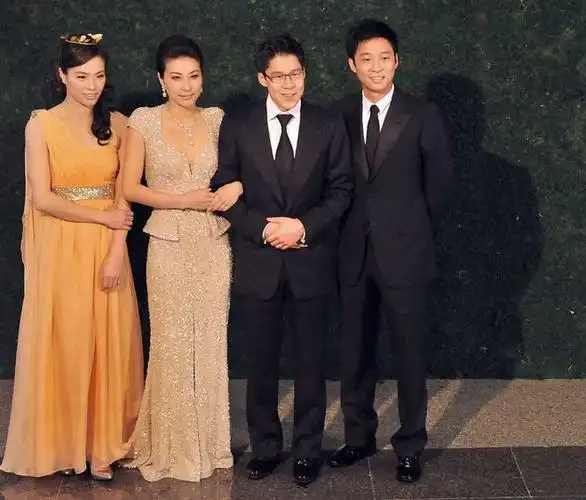 郭晶晶婚礼上,霍启山对吴敏霞一见钟情,却被她婉拒了