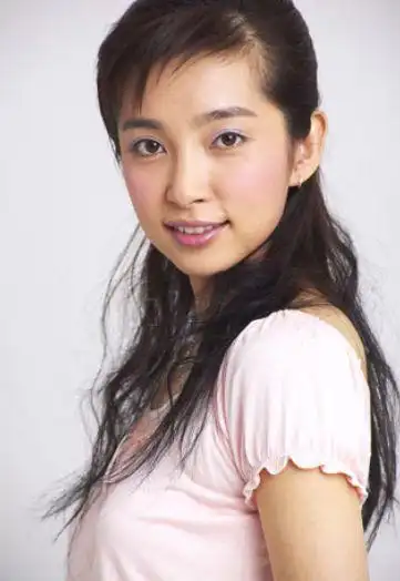 但是其实在出道后的很长一段时间里,李冰冰都被嘲笑身上有摆脱不掉的