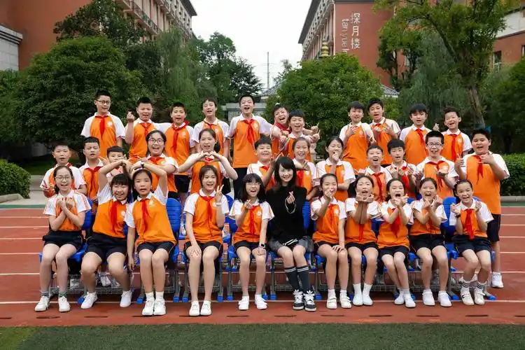 最美毕业照——长郡学校六年级八班毕业照