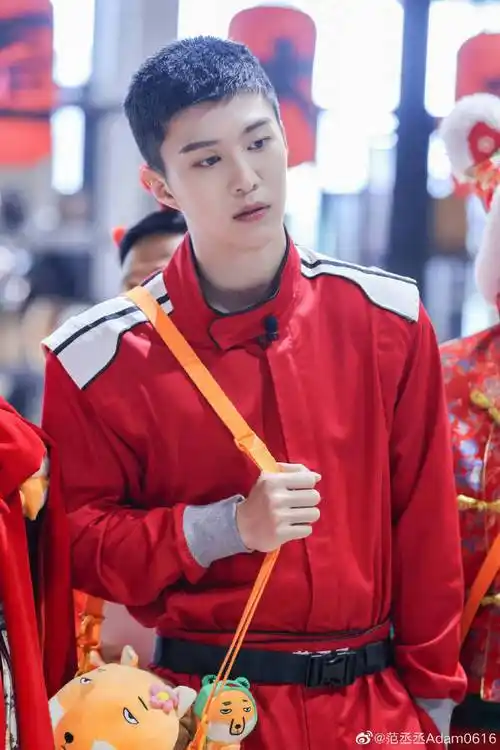 提名@范丞丞adam0616加上优秀的五官,鲨疯了鲨疯了,这谁能顶得住呀