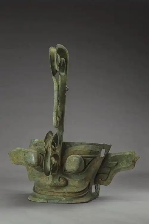 鉴赏三星堆最新文物除了青铜人还有神兽猪鼻龙