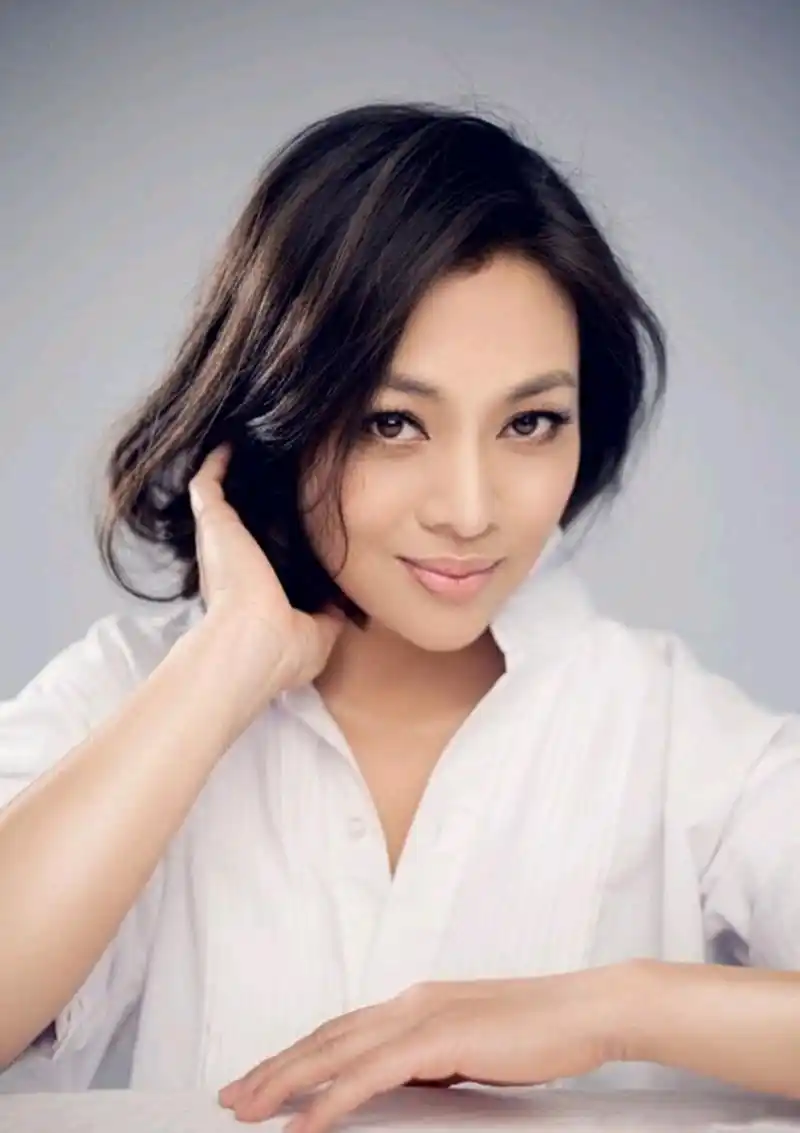 演员史可,温婉贤淑,清爽动人