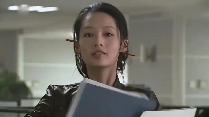 守望的天空穷女孩在公司被刁难奈何她实力不俗成功完成任务