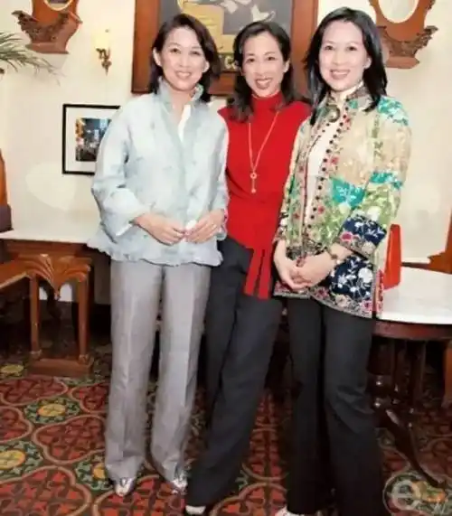 朱玲玲三姐妹合影曝光双胞胎姐姐同样漂亮一家都是豪门贵妇