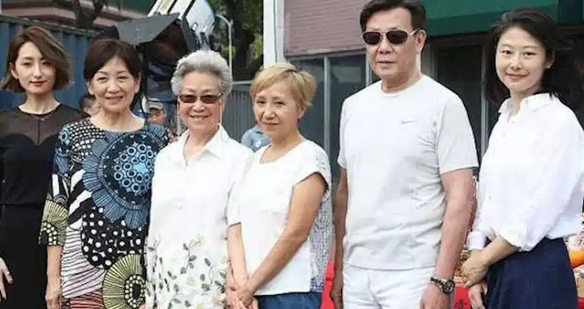 65岁寇世勋全家近照,和老婆俩人分住上下楼,母亲却住在养老院 | love