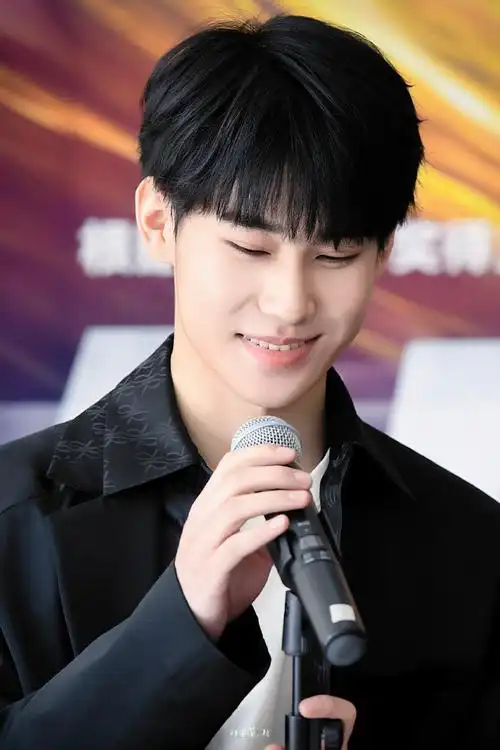 青年演员张真源##张真源 生如炬火十九燎原##话剧铁流东进发布会