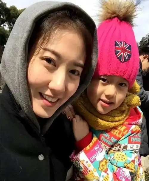 《庆余年2》:本是奔着李沁去的,却被42岁的女n号惊艳了