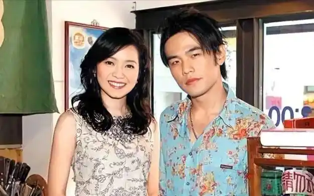 侯佩岑和周杰伦为什么分手