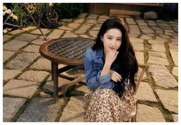 刘亦菲引火云南小镇!