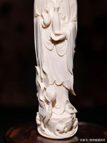 《持宝观音》精选猛犸象牙冰料,大师手工精雕佳作