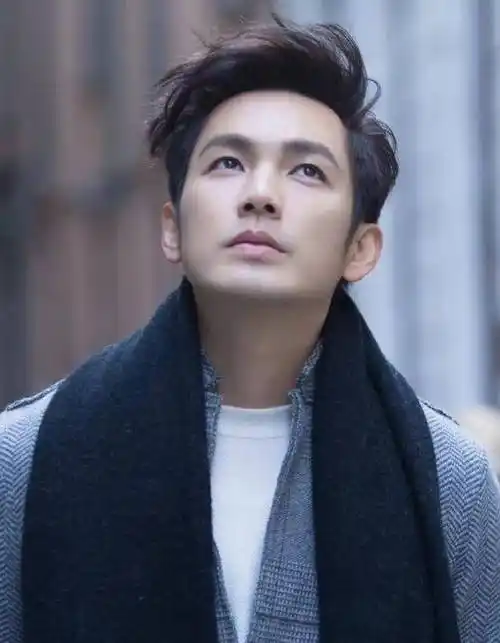 钟汉良看起来年纪有多大?郭德纲的年龄告诉你答案