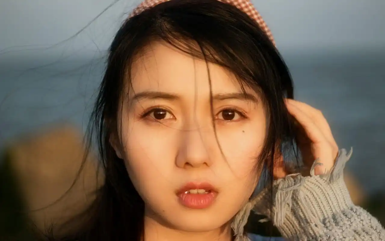 小清新文艺美女海边唯美写真高清壁纸