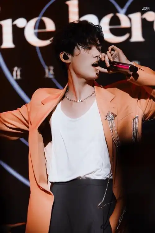 周柯宇上海演唱会舞台饭拍