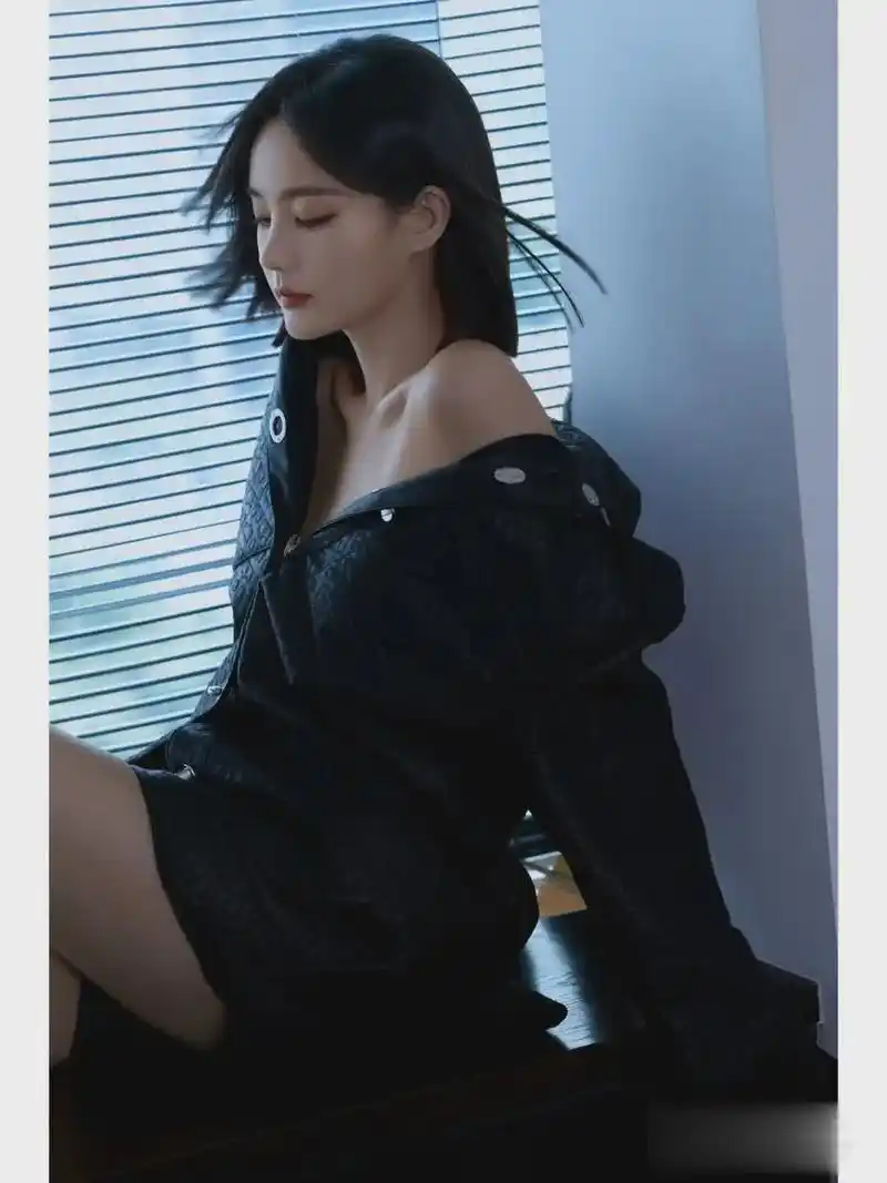 李一桐真的是一张建模脸#美脚 #无处安放的小jio #脚丫子 - 抖音