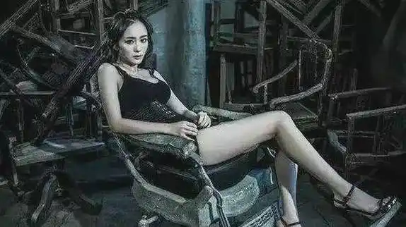 杨幂:10年前性感写真曝光,尺度大到惊人,网友:收藏起来慢慢看_小屋