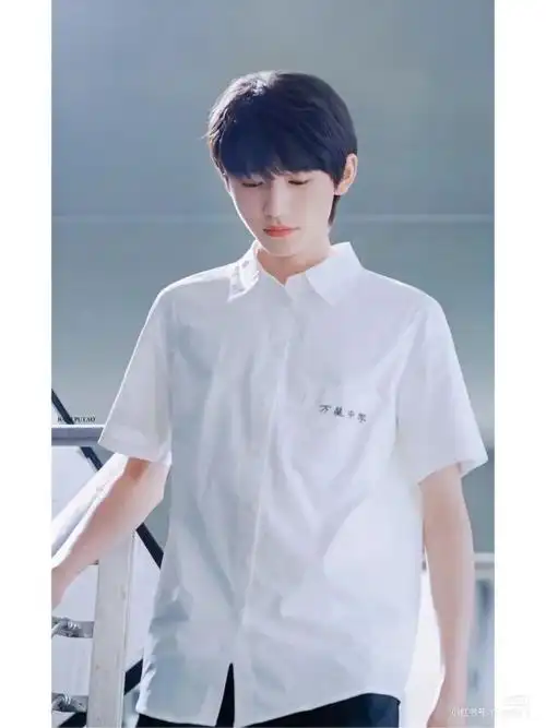 宋亚轩蓝白校服