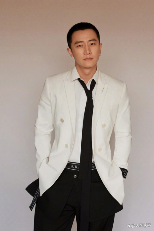 检验帅哥的重要标准:能否撑得起西装!