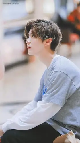 最后希望鹿晗在2021年举办自己的第三次巡回演出可以非常的顺利吧!