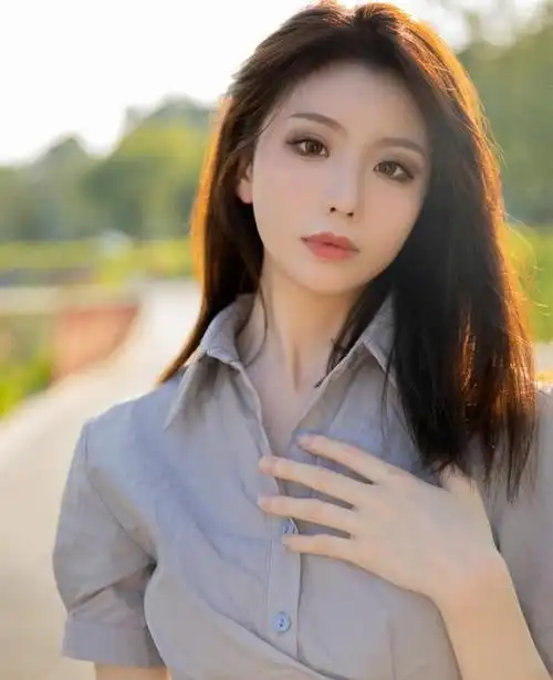 美丽女人楚楚动人优雅大气