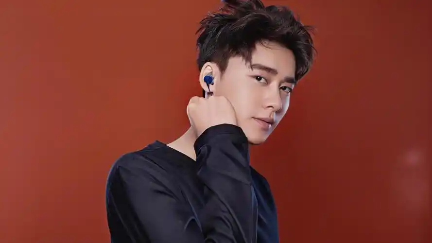 明星风尚 李易峰壁纸【1】