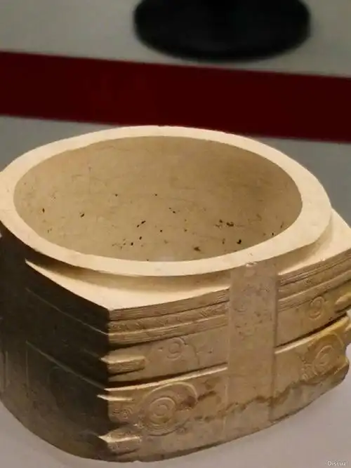 良渚博物院现展藏品玉琮