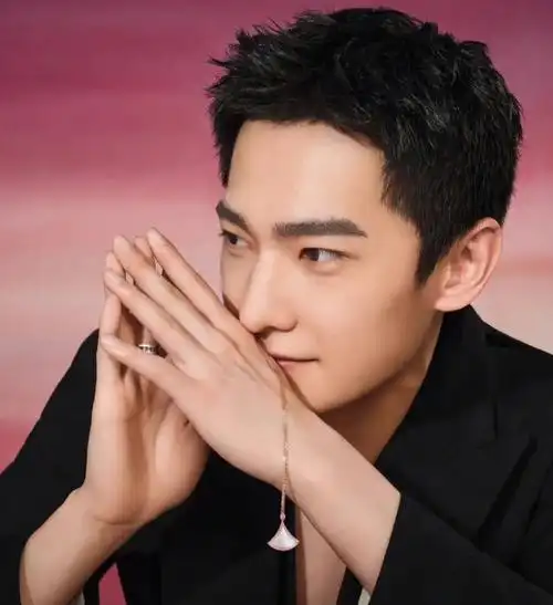 一部戏换一个女朋友,表面单纯的杨洋私底下究竟有多混乱?