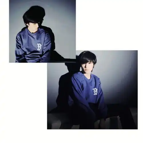 宋亚轩和影子背对背拥抱