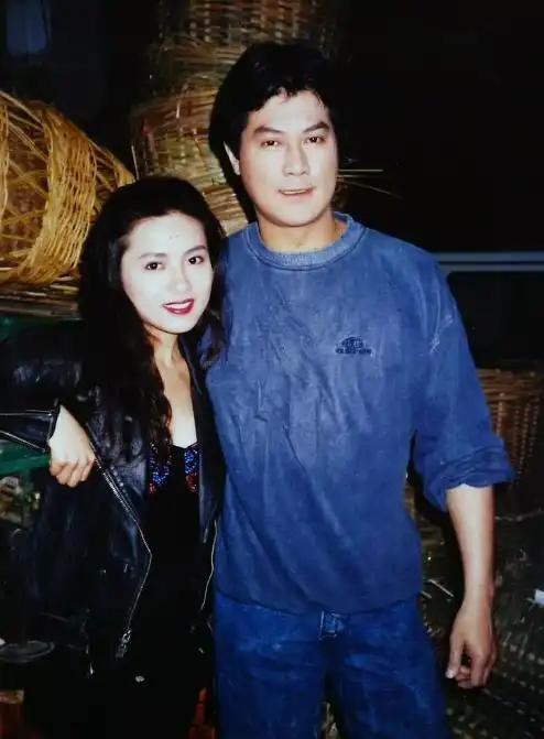 邓光荣跟罗文的关系也非常好,关键他是一个火爆脾气,看到刘銮雄这样说