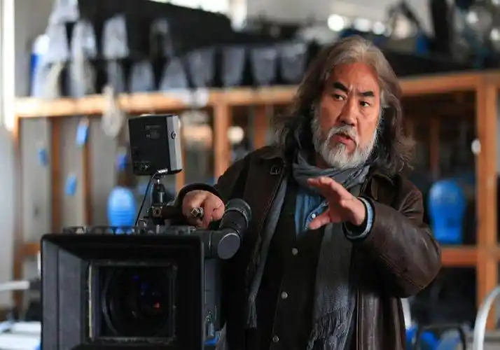 对于导演张纪中,第一印象就是"大胡子",相比于其他导演,张纪中更倾向