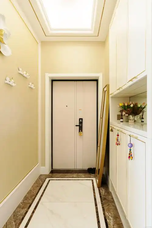 130平欧式轻奢时尚充满活力玄关玄关柜欧式豪华玄关设计图片赏析