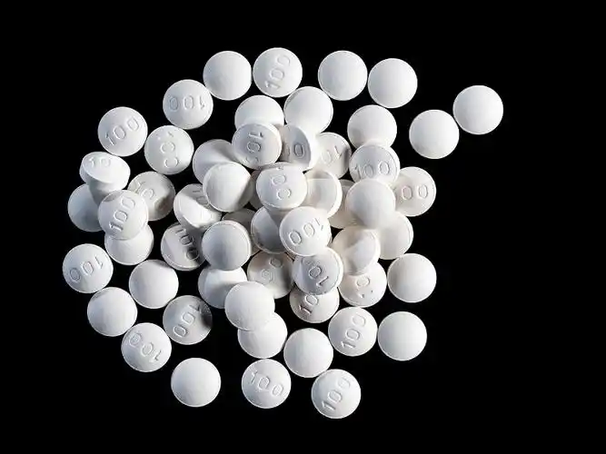 全框架堆药片的白色颜色的药物.图片