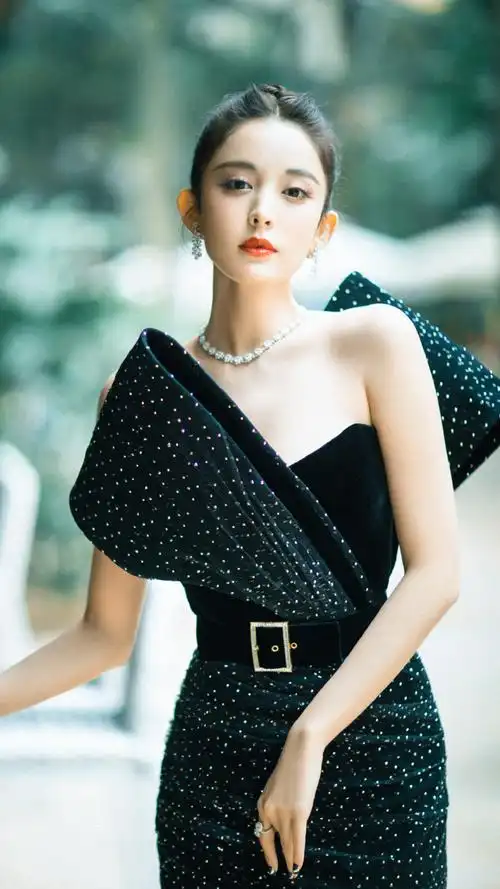 时间:2020-12-04浏览:(828)标签:古力娜扎格式:jpg热门壁纸标签王羽杉