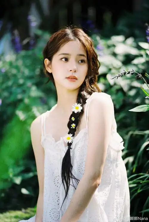 欧阳娜娜森林公主 白裙 小雏菊,氧气感的纯欲仙女