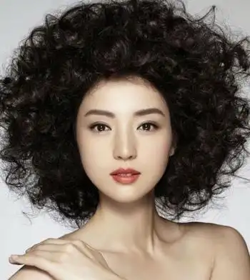 发型热点 > 蓬松卷发 >  非主流爆炸发型是近几年风靡一时的流行发式