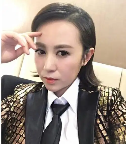 一部《夏洛特烦恼》把马冬梅的扮演者马丽瞬间捧红.