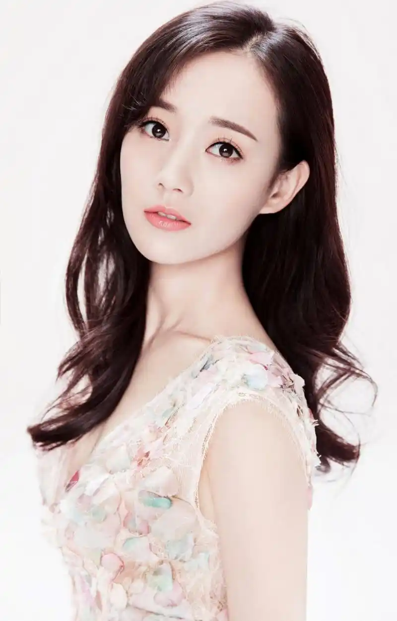 作为一名演员,李一桐初出茅庐就接演了《半妖倾城》女主角,可以说她