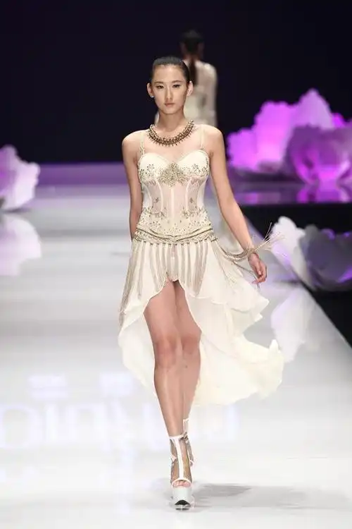 欧迪芬杯内衣设计大赛设计师时装秀传统与现代美的结合 bazaar时尚