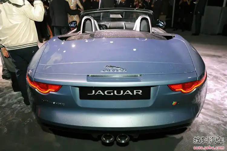 p>捷豹(jaguar),英国知名豪华汽车品牌,1922年诞生,创始人为 a