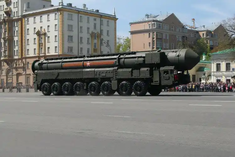 俄罗斯明确向外界指出,俄罗斯将很快部署首个"萨尔马特"洲际弹道导弹