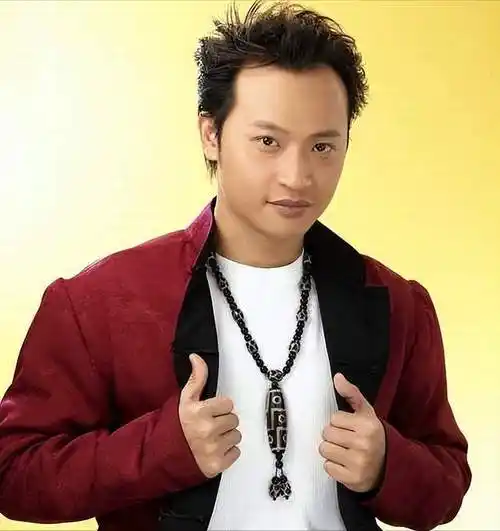 陈志朋曾是偶像组合小虎队的一员,年轻时期也是有着无数的粉丝,但是